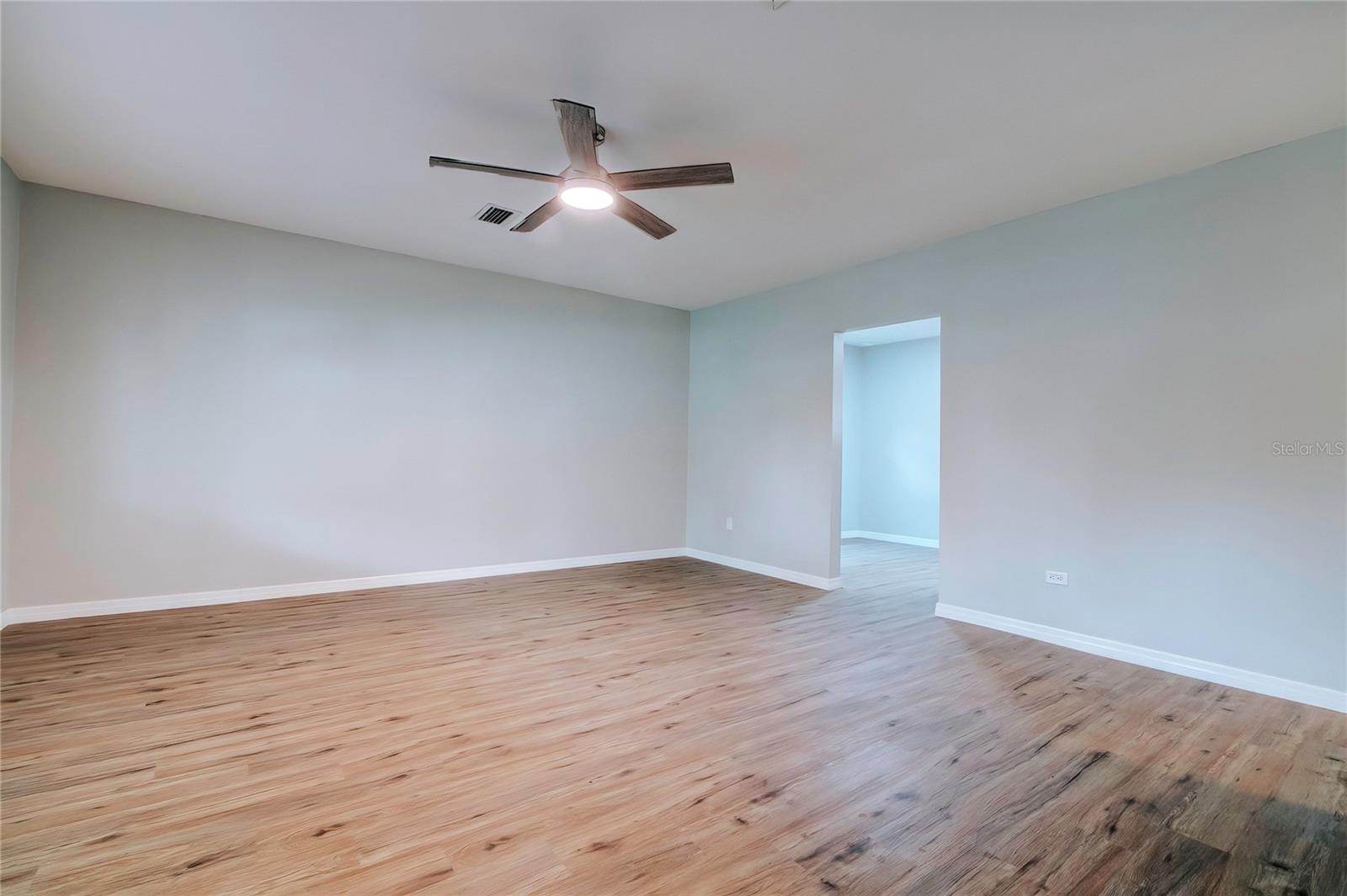614 Powell St Property Photo 12