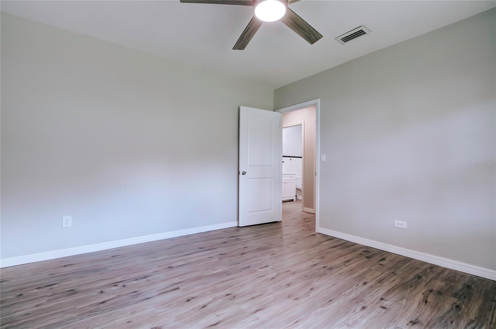 614 Powell St Property Photo 24
