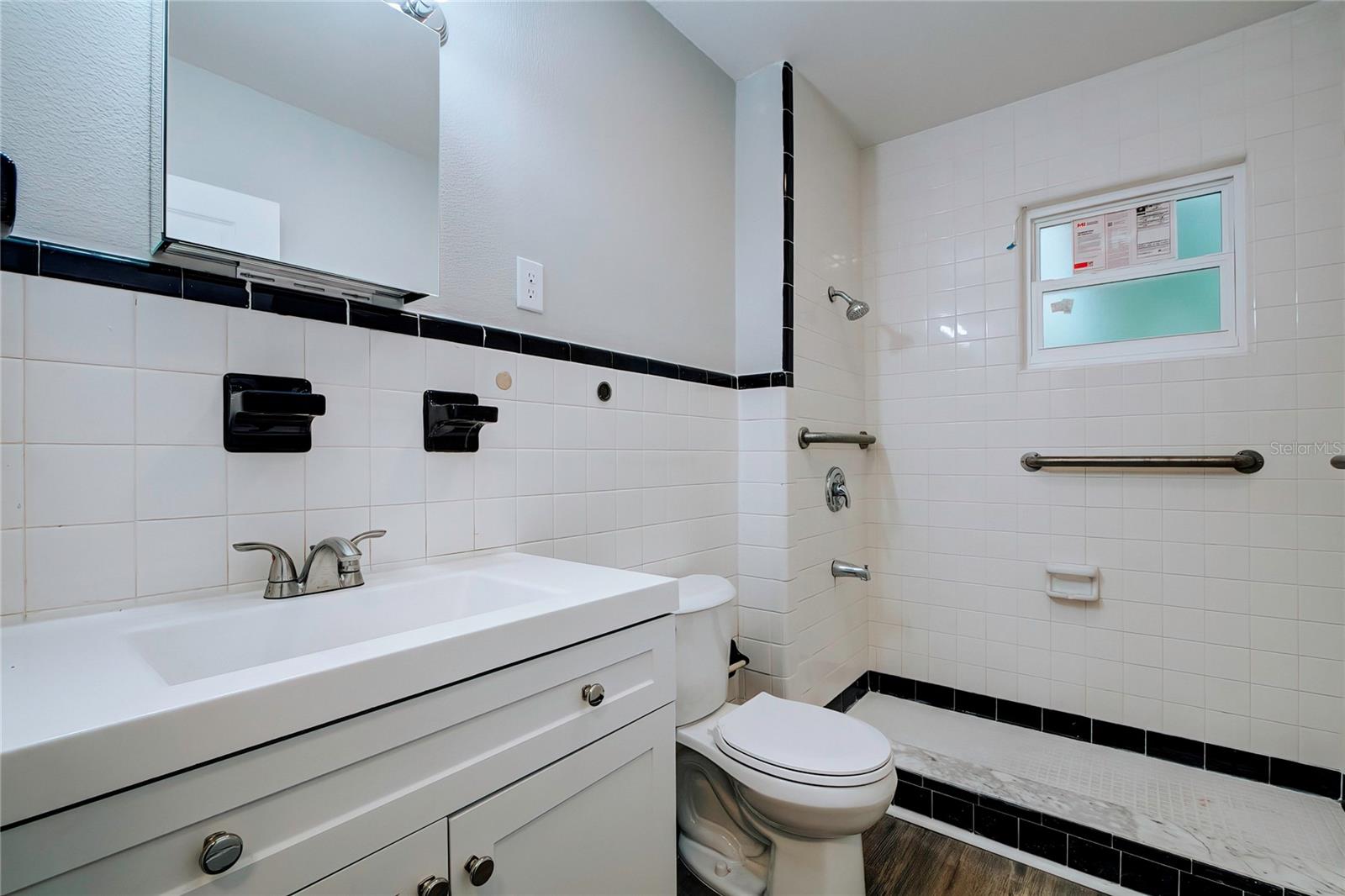 614 Powell St Property Photo 26