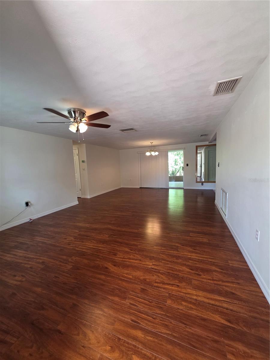4832 Elmwood St Property Photo 6
