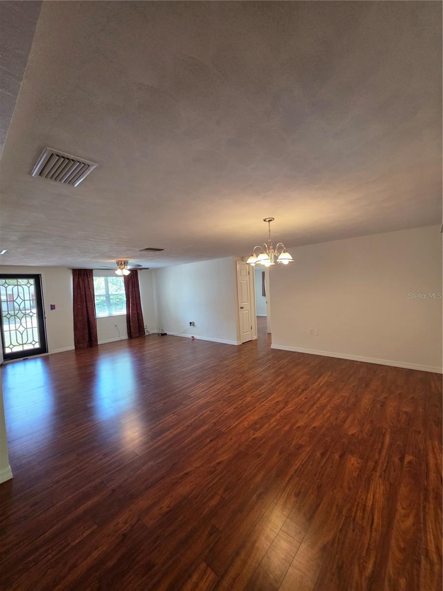 4832 Elmwood St Property Photo 7