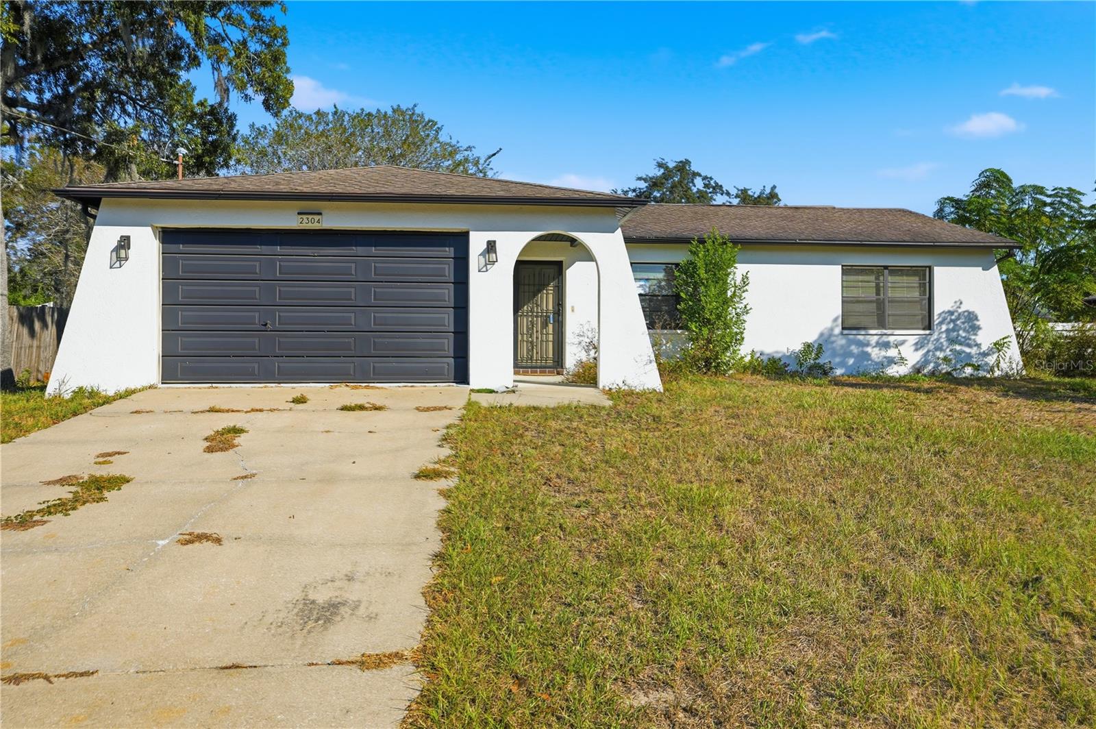 2304 HAWTHORNE RD Property Photo 1