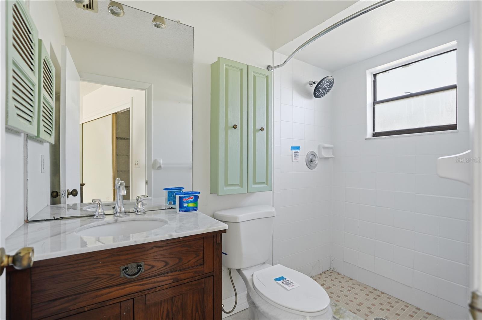 2304 Hawthorne Rd Property Photo 6