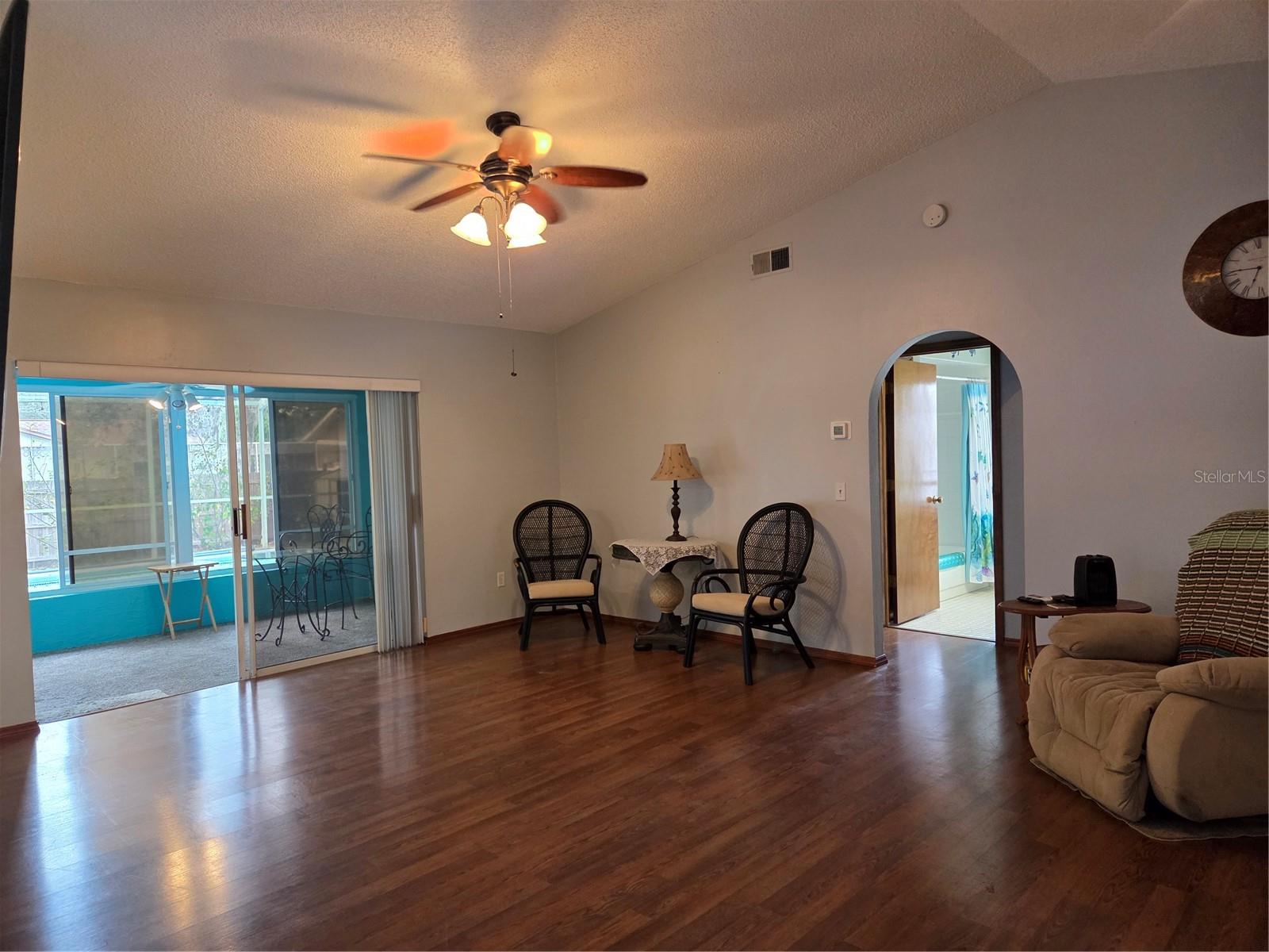 7605 Landmark Dr Property Photo 7