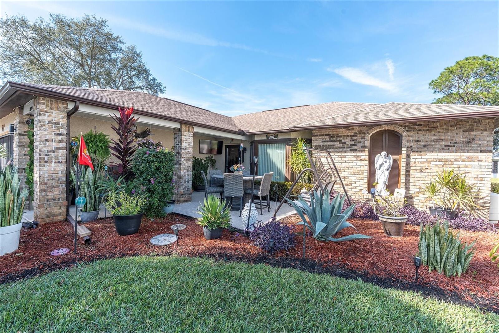 7099 Pond View Ct Property Photo 4