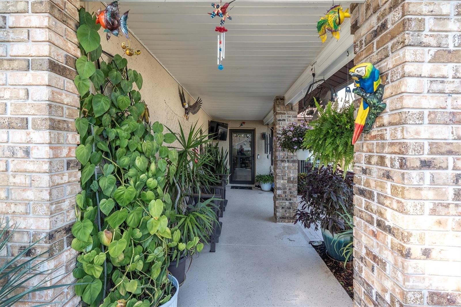 7099 Pond View Ct Property Photo 5