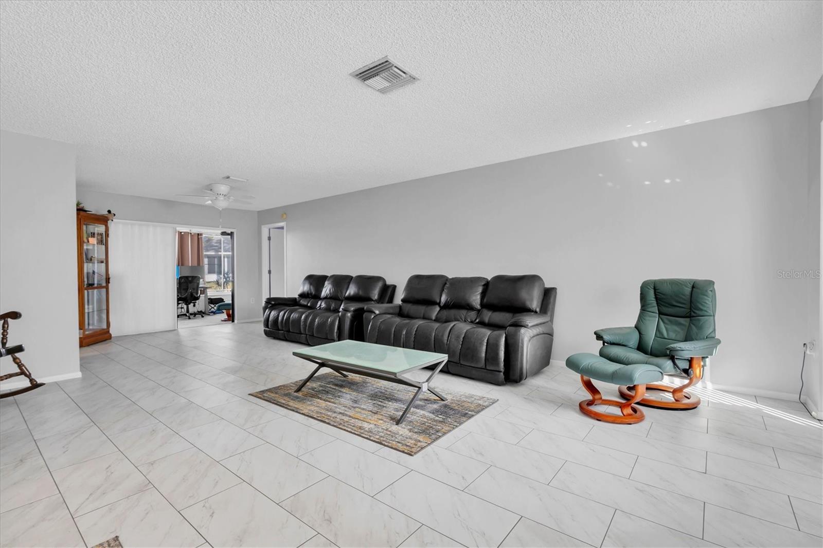 7099 Pond View Ct Property Photo 8