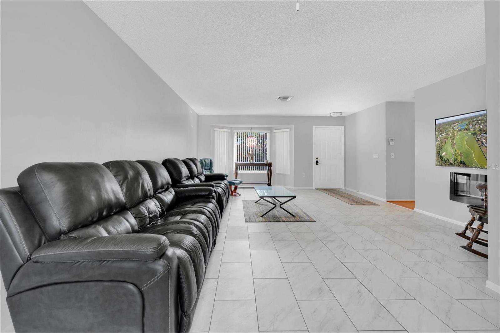 7099 Pond View Ct Property Photo 9