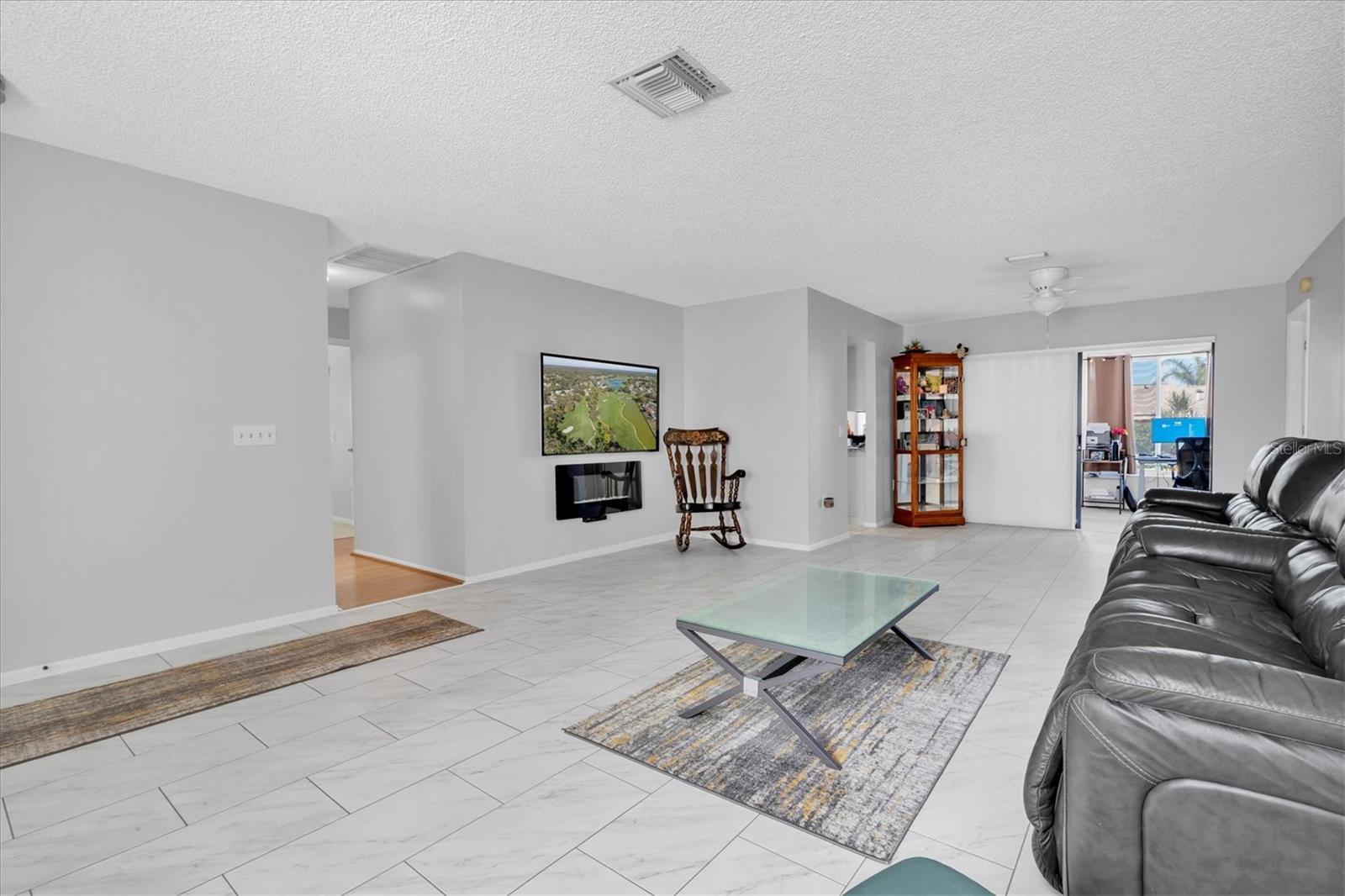 7099 Pond View Ct Property Photo 10