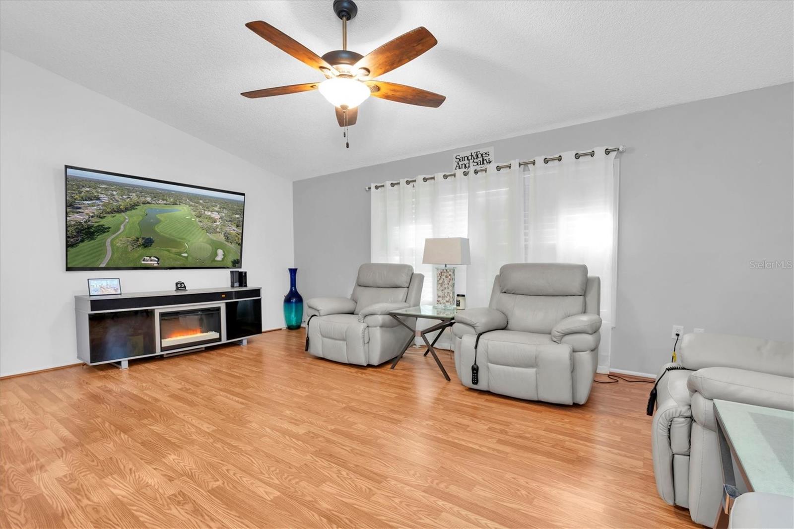 7099 Pond View Ct Property Photo 20
