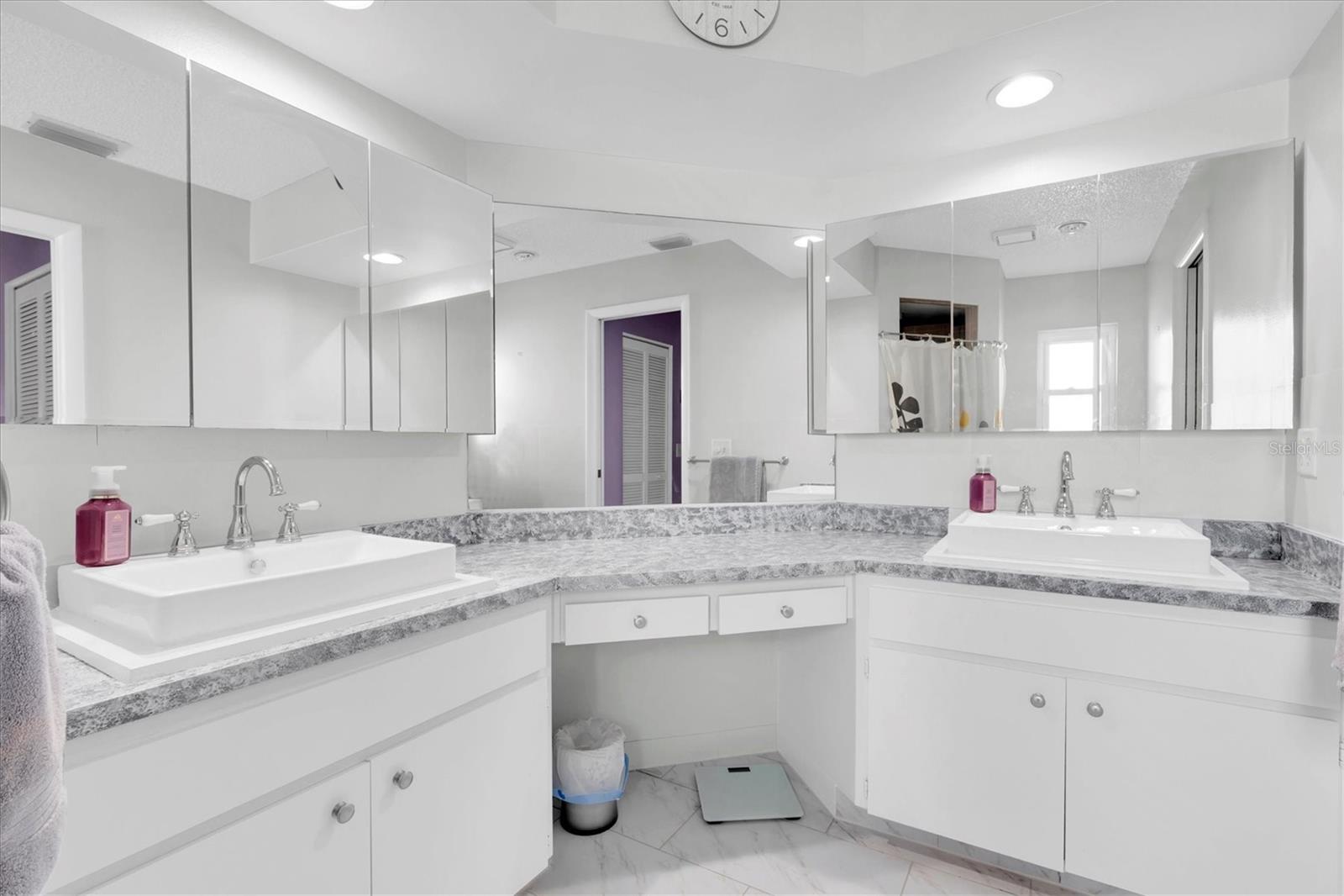 7099 Pond View Ct Property Photo 25