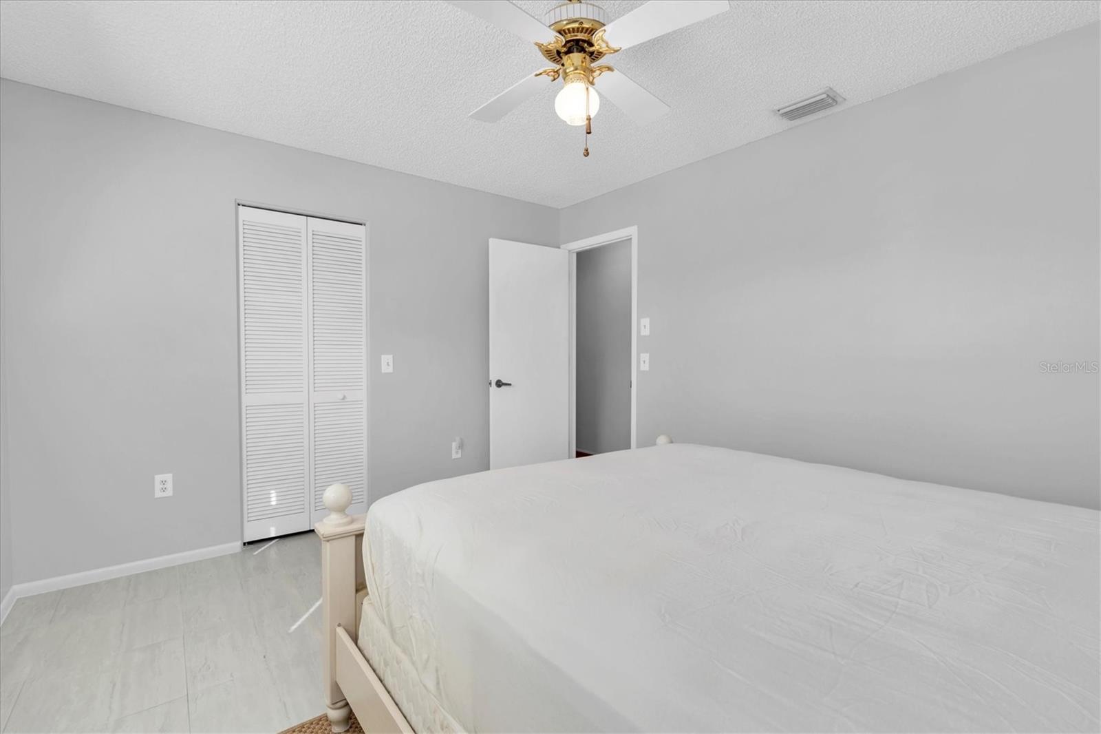 7099 Pond View Ct Property Photo 28