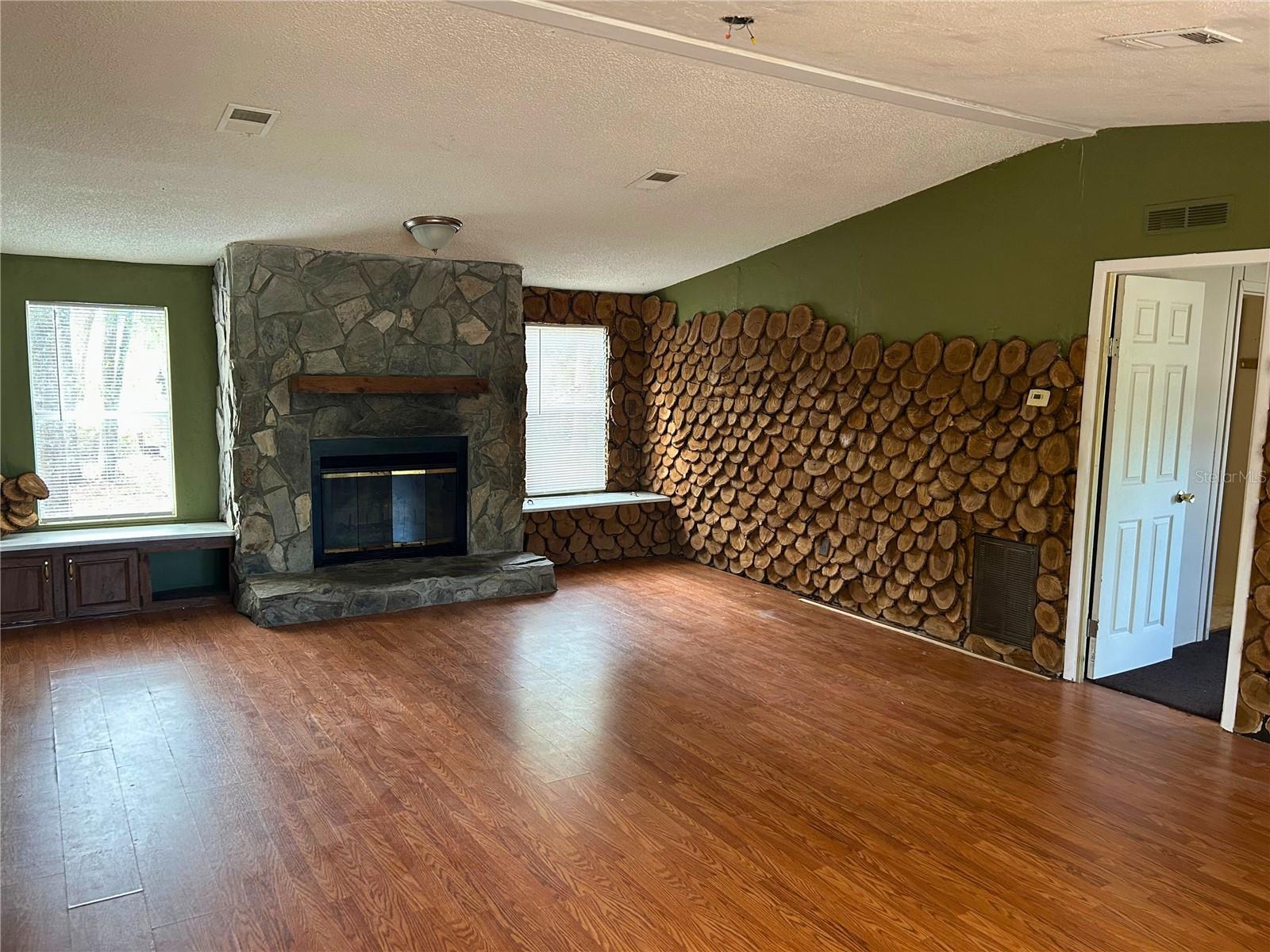 9867 Jerome Dr Property Photo 7