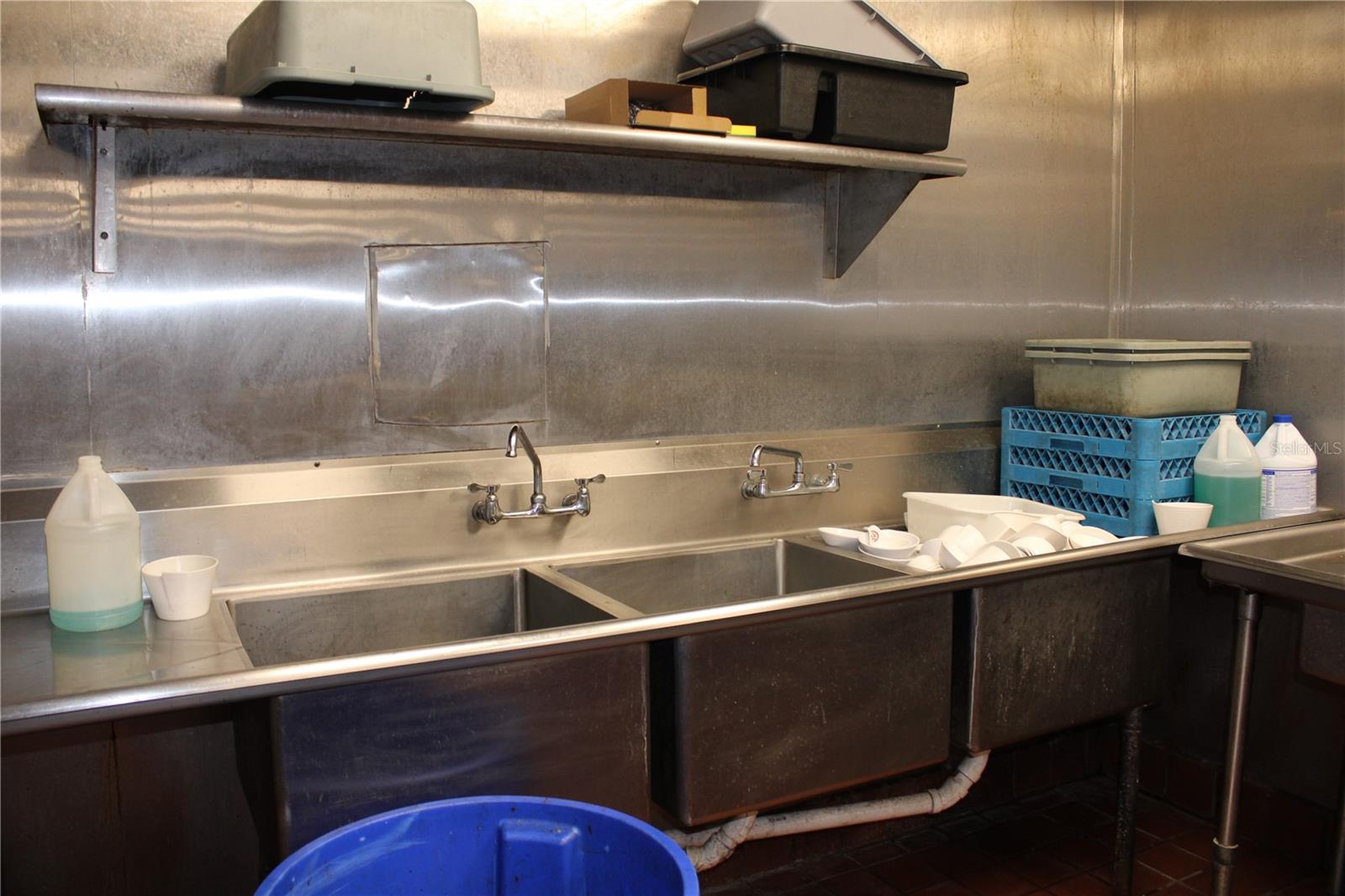Commercial Way Property Photo 14