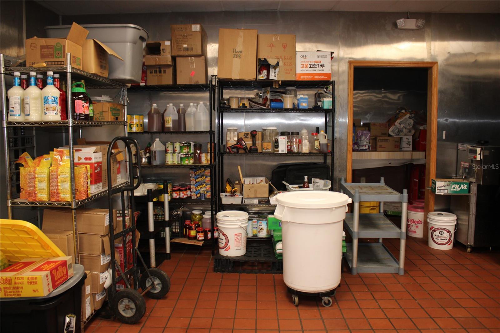 Commercial Way Property Photo 20