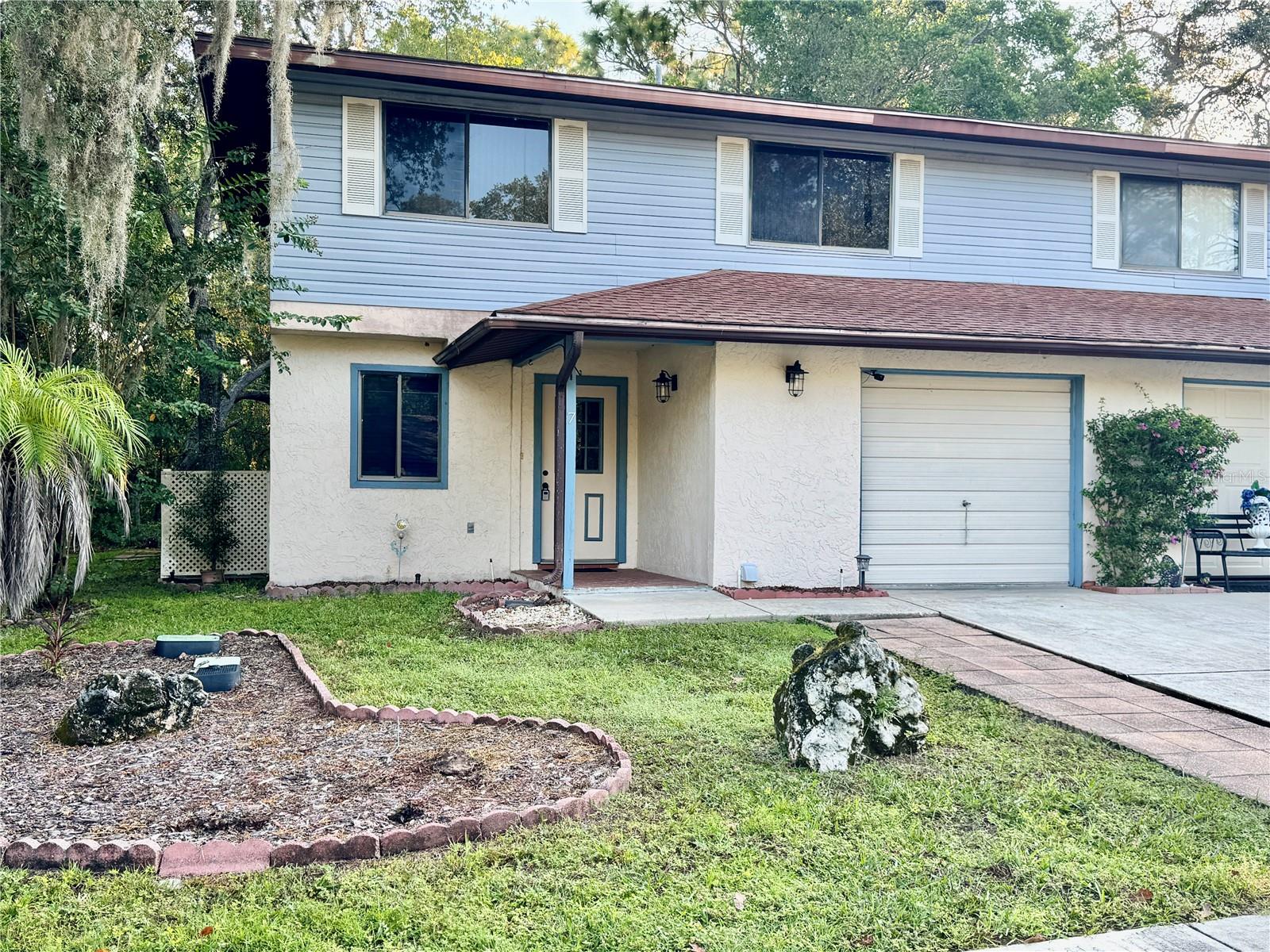 7 Moser Ct N Property Photo 1