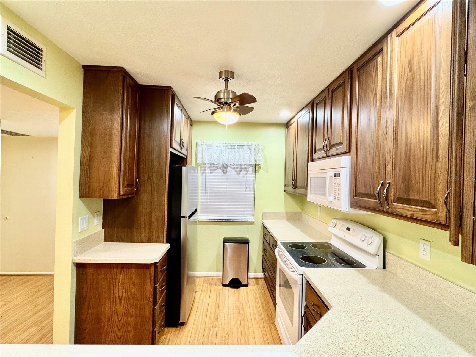 7 Moser Ct N Property Photo 2