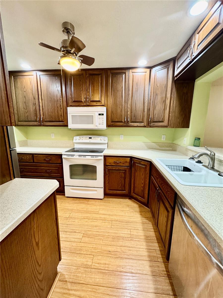 7 Moser Ct N Property Photo 3