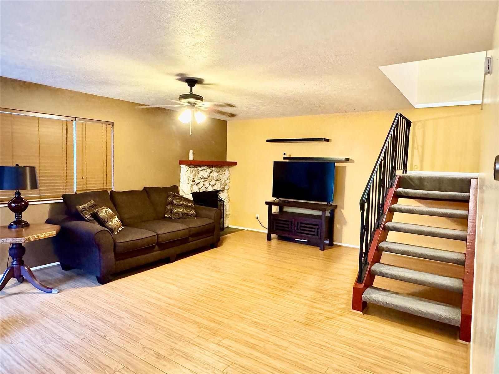 7 Moser Ct N Property Photo 6