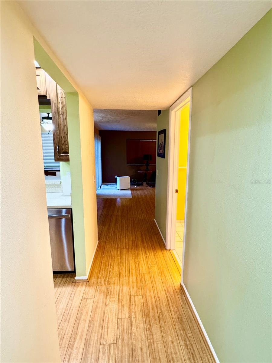 7 Moser Ct N Property Photo 7