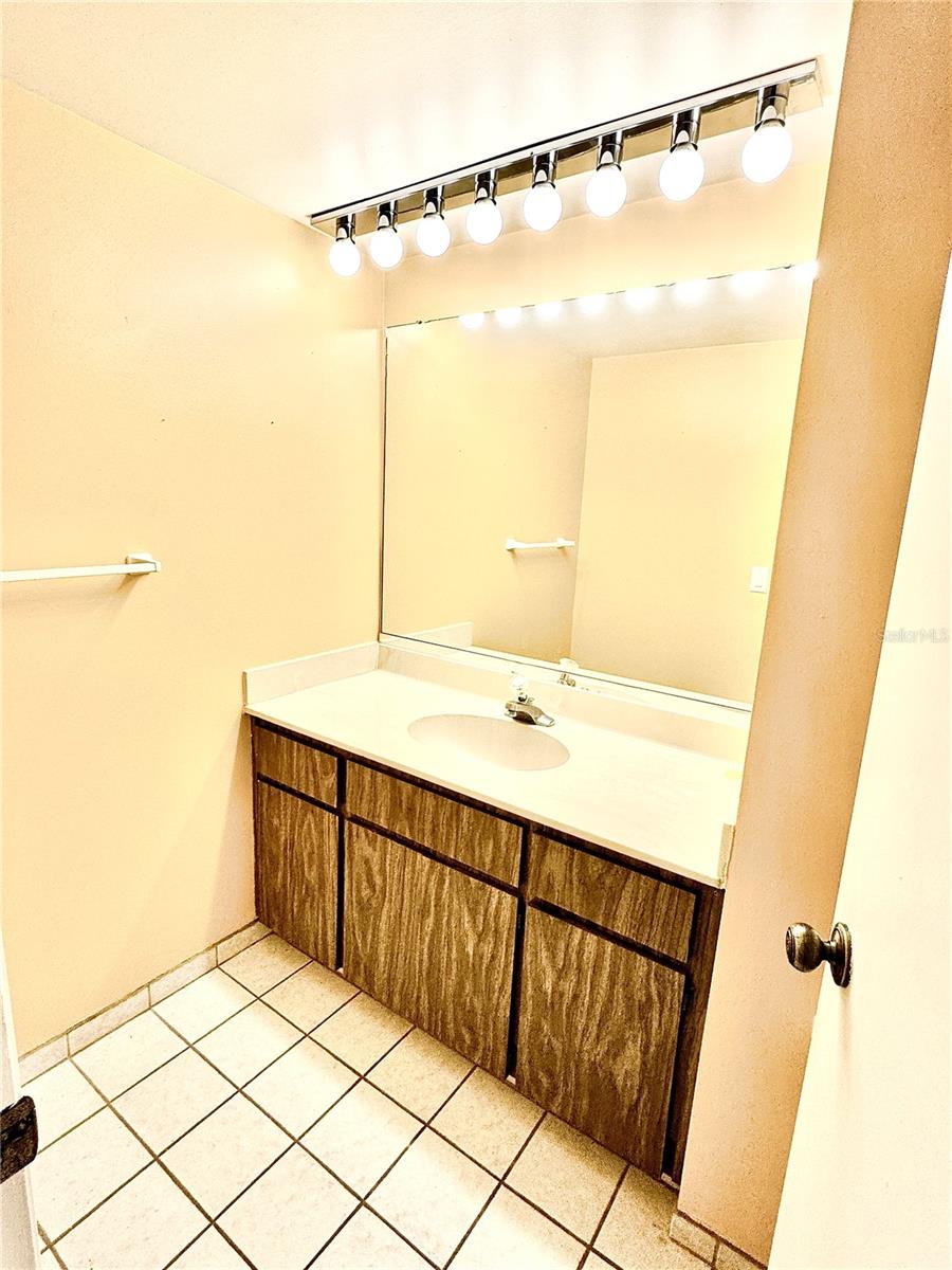 7 Moser Ct N Property Photo 8