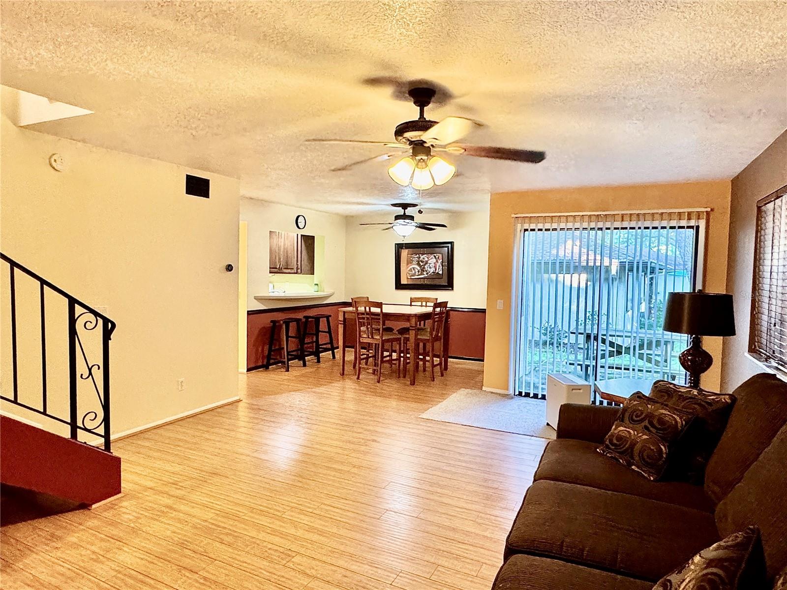 7 Moser Ct N Property Photo 9