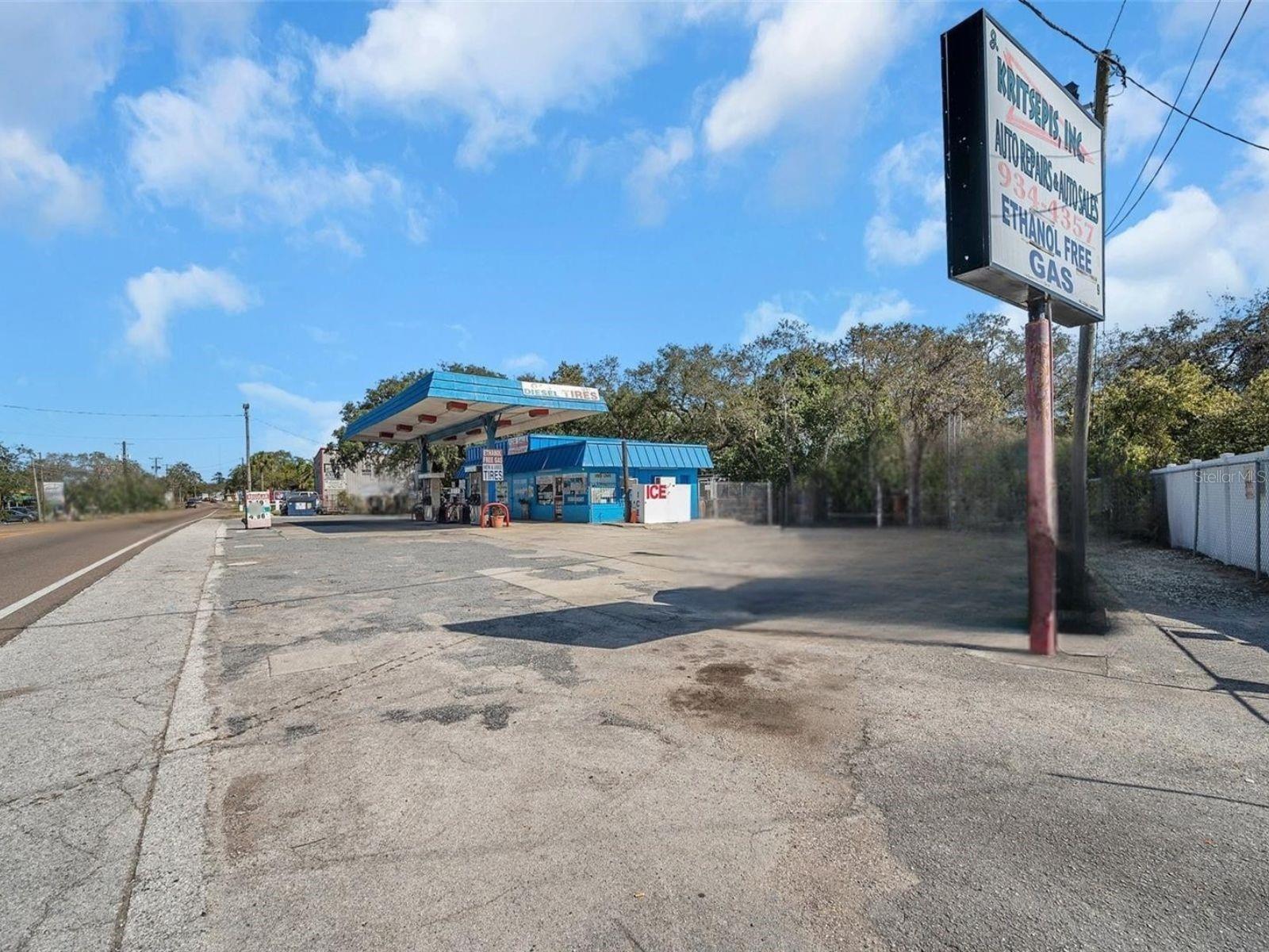 1941 S Pinellas Ave Property Photo 8