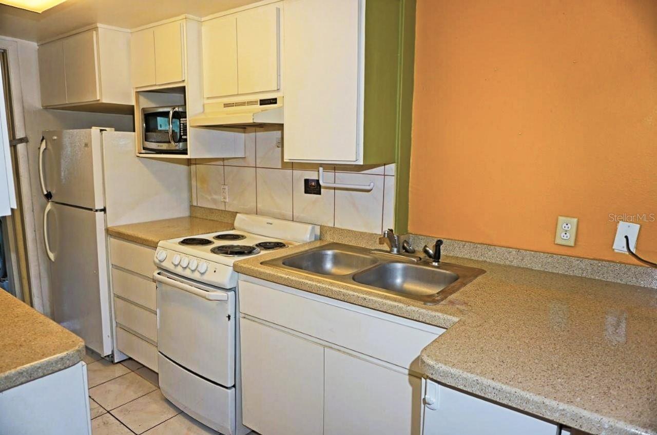 1865 Mazo Mnr #j5 Property Photo 3