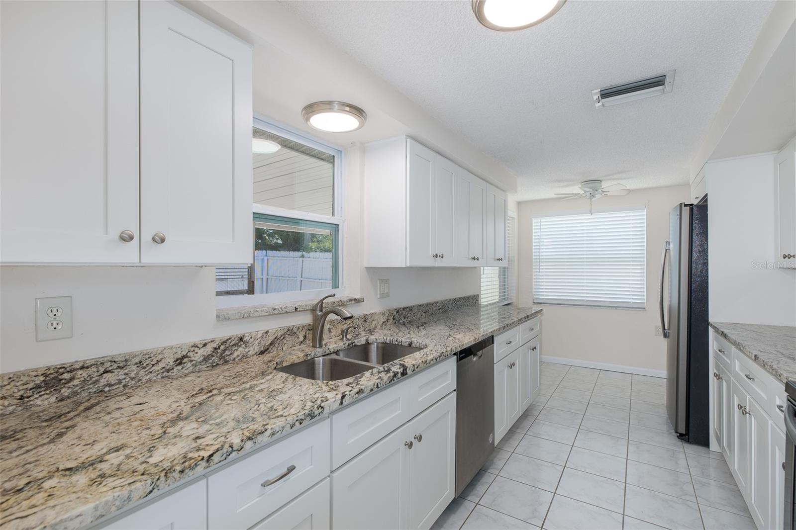 1148 Fernwood Dr Property Photo 3