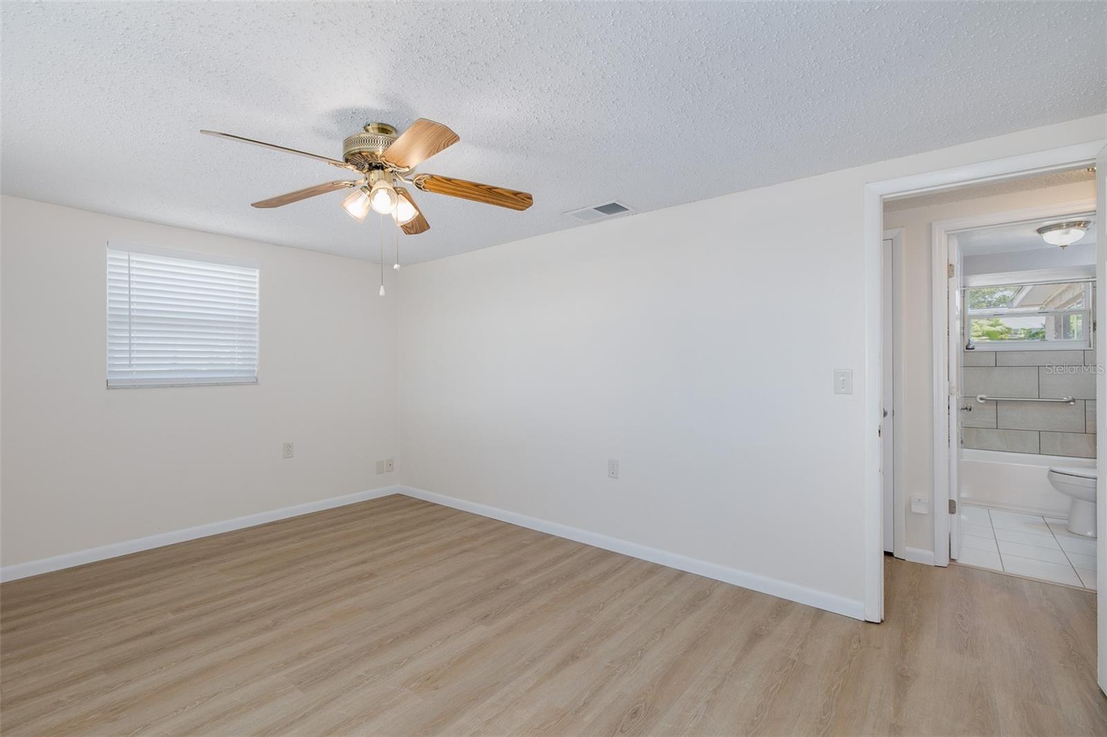 1148 Fernwood Dr Property Photo 9