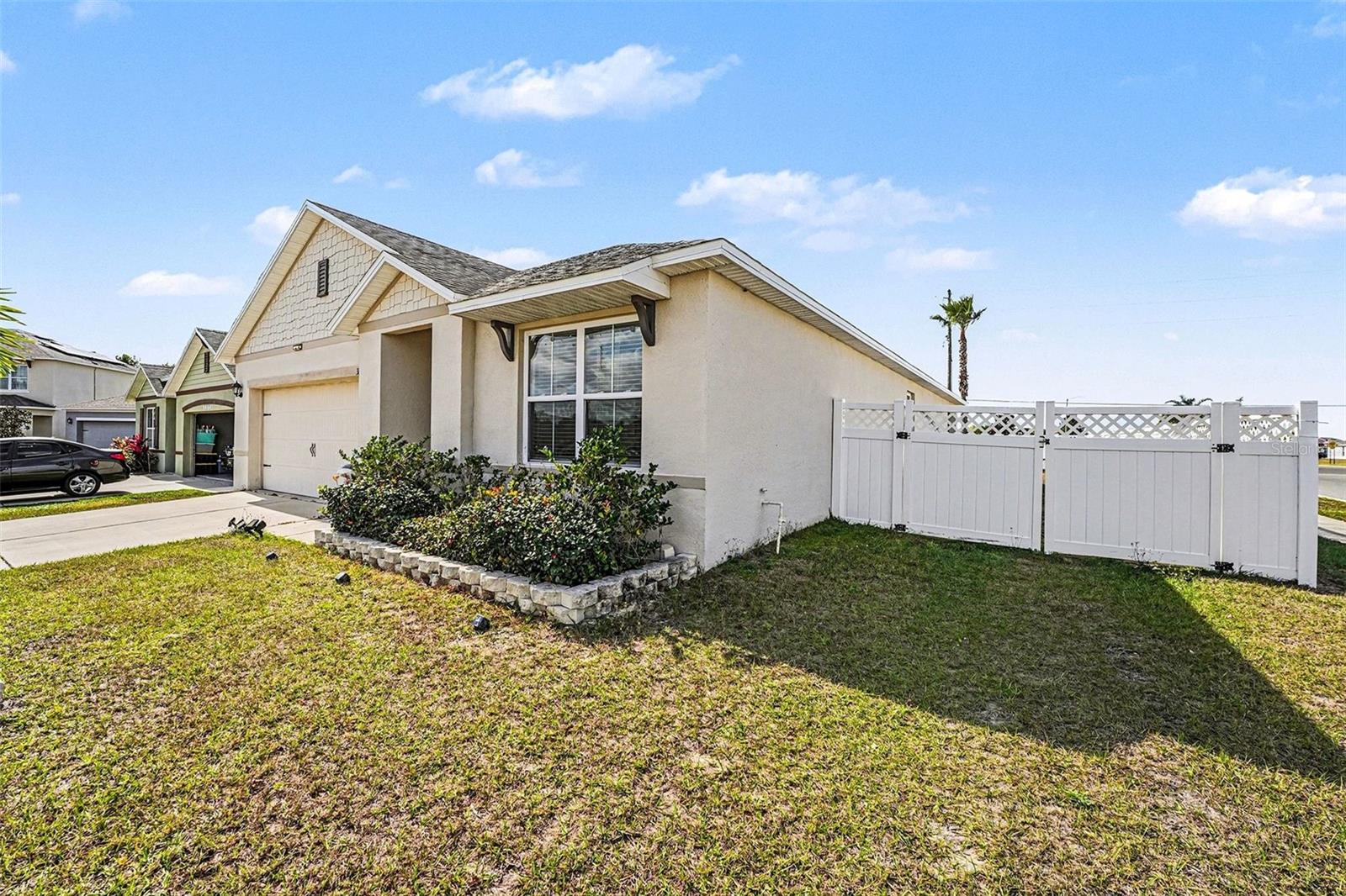 3180 Country Club Cir Property Photo 2
