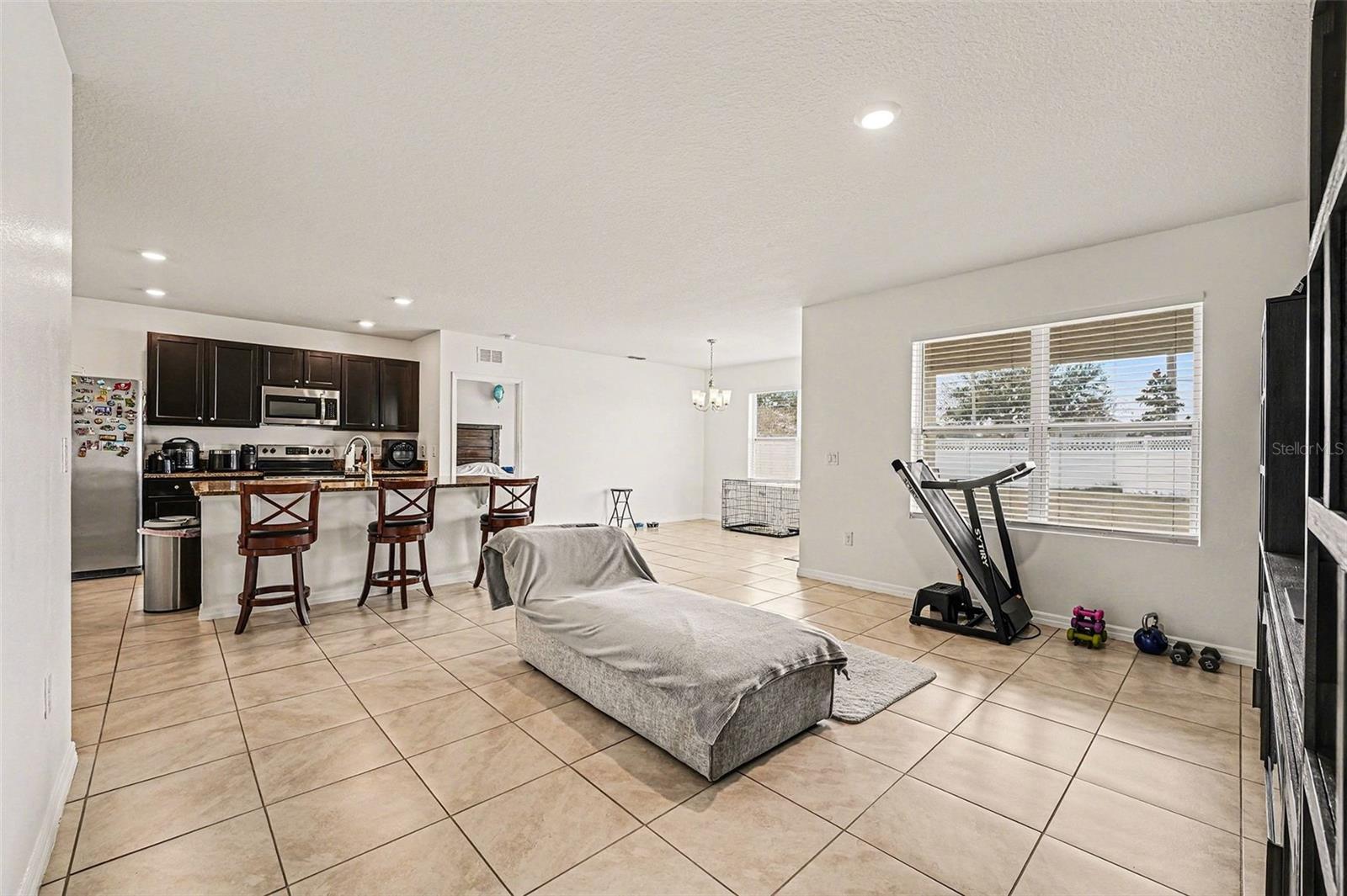 3180 Country Club Cir Property Photo 4