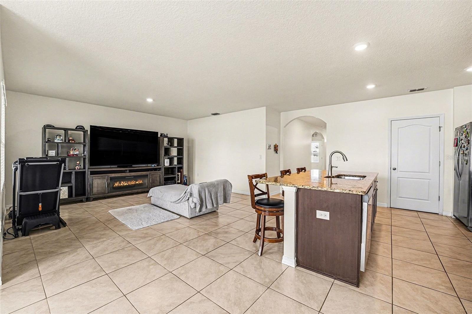 3180 Country Club Cir Property Photo 5