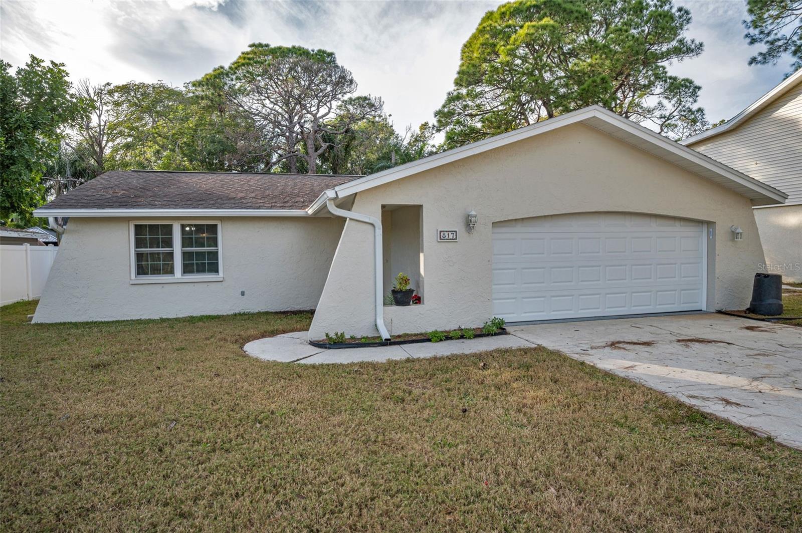 817 Riverside Dr Property Photo 2