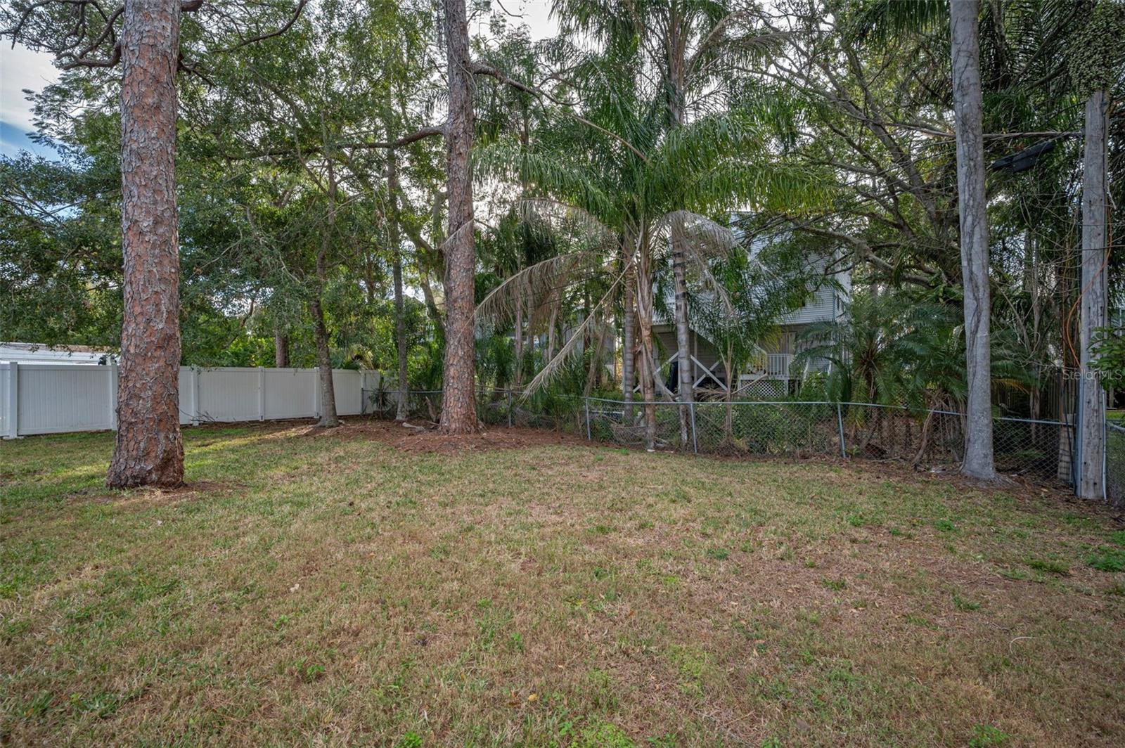817 Riverside Dr Property Photo 32