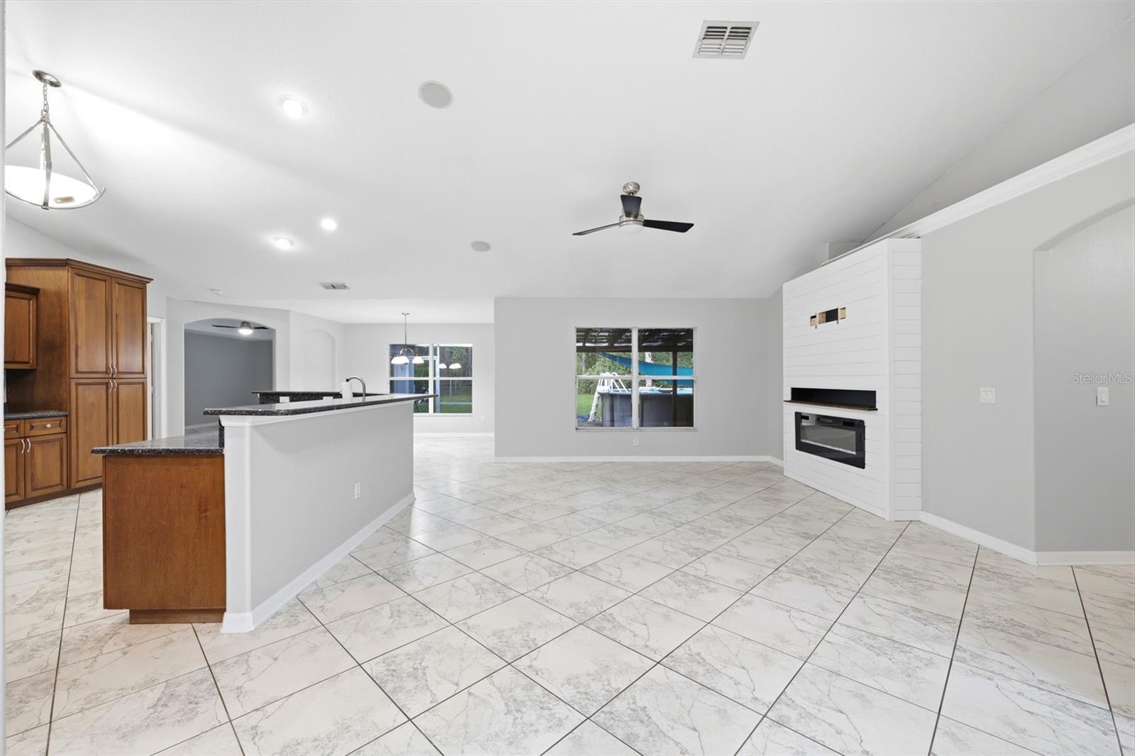 18236 Macek Rd Property Photo 7