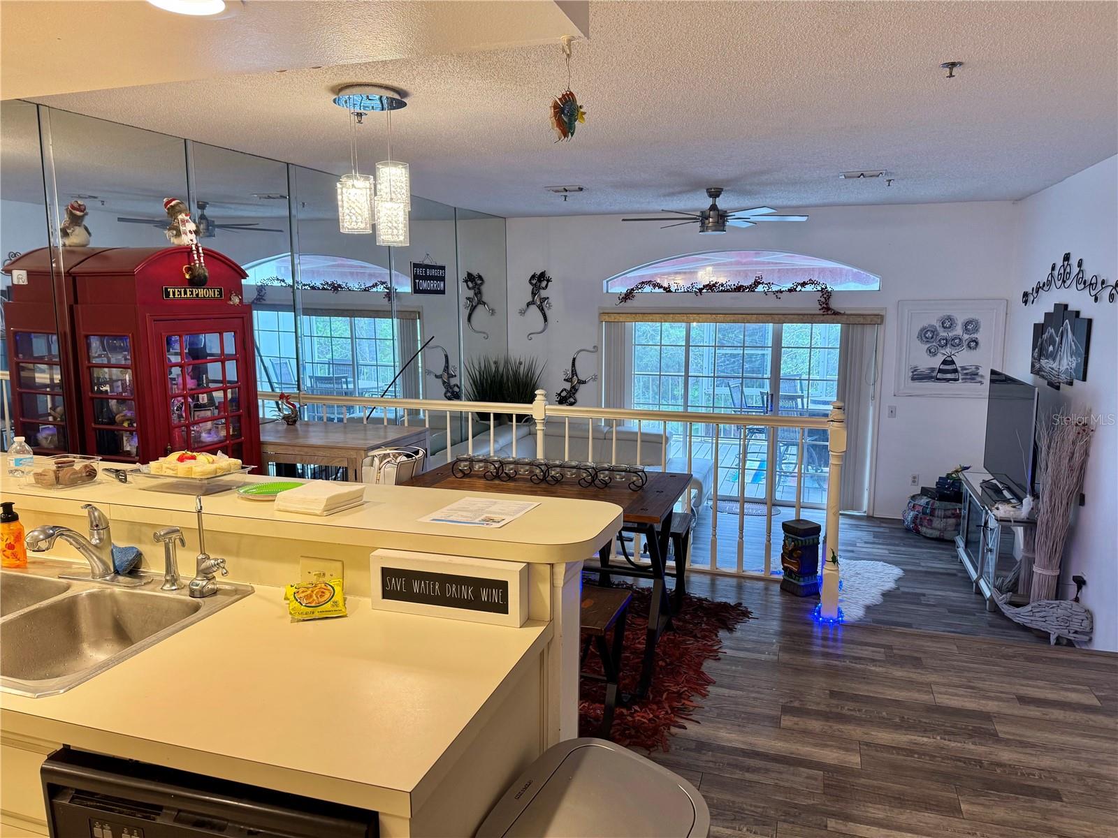 2111 Vista Del Sol Cir #403 Property Photo 4