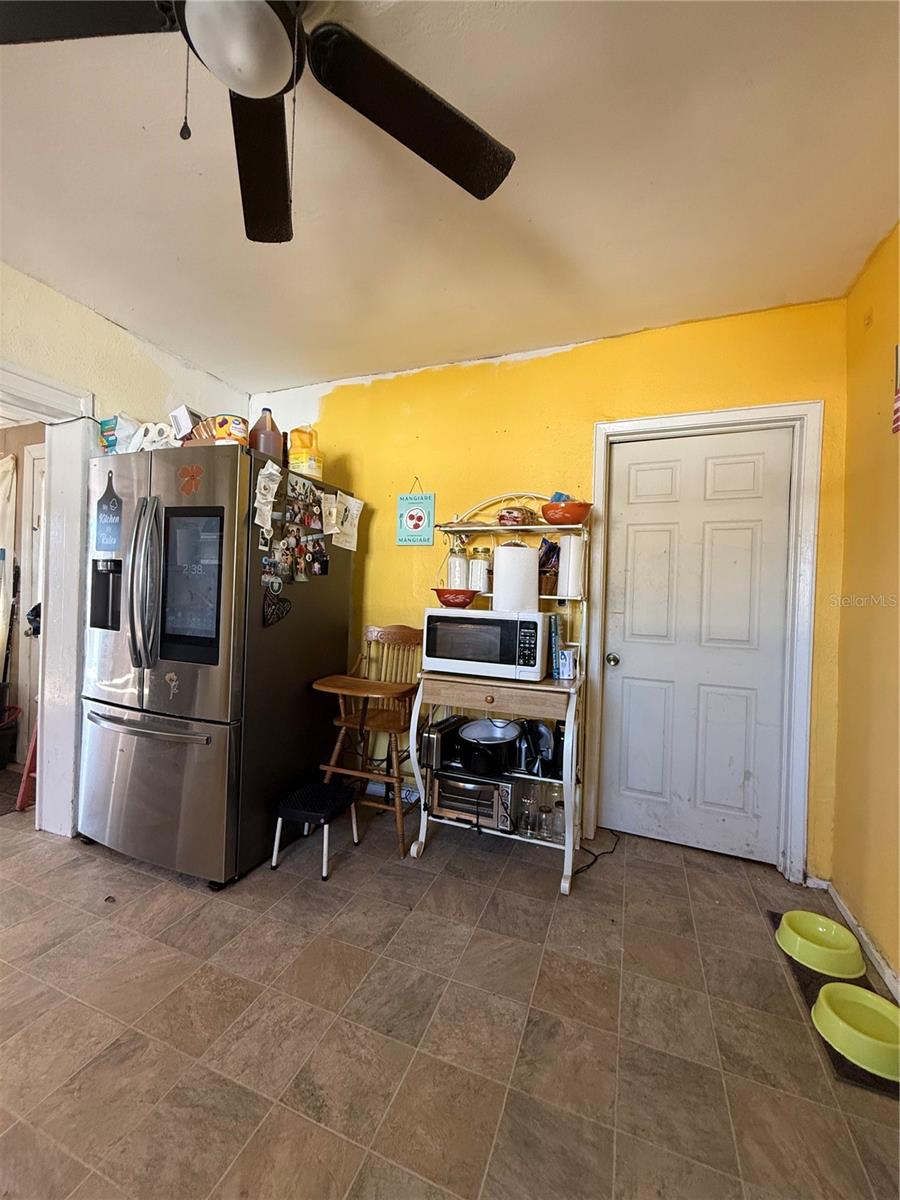 6100 Main St #a Property Photo 6