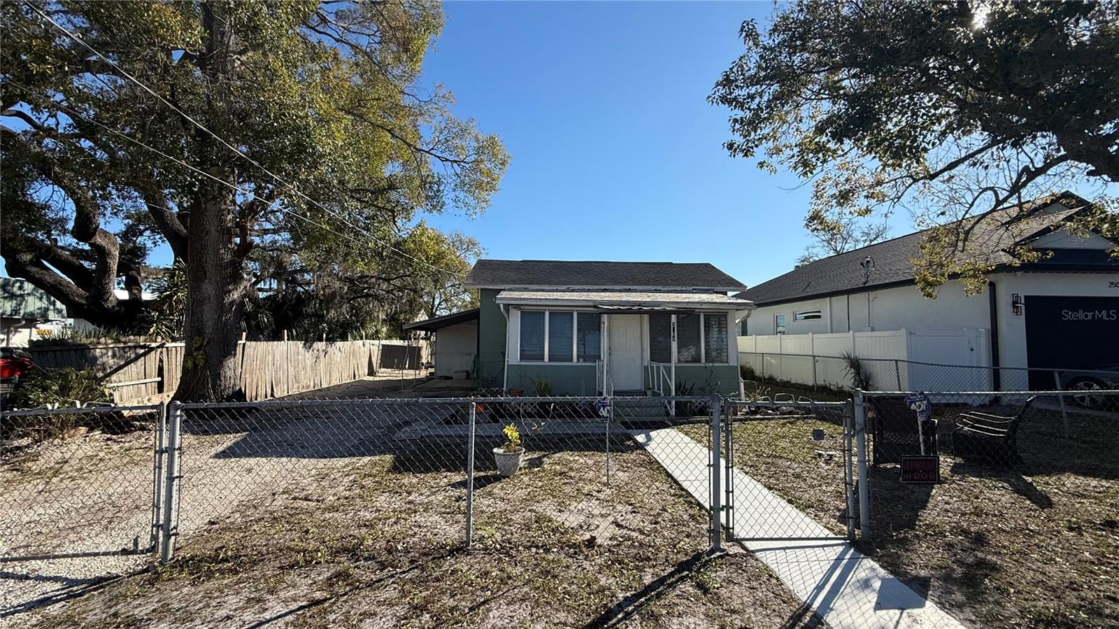 2504 W South Ave Property Photo 1
