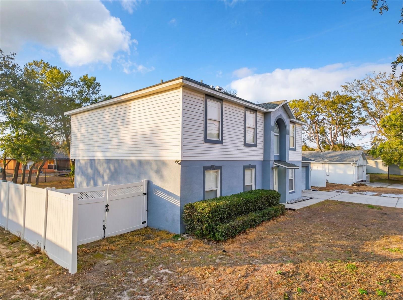 3181 Deltona Blvd Property Photo 4