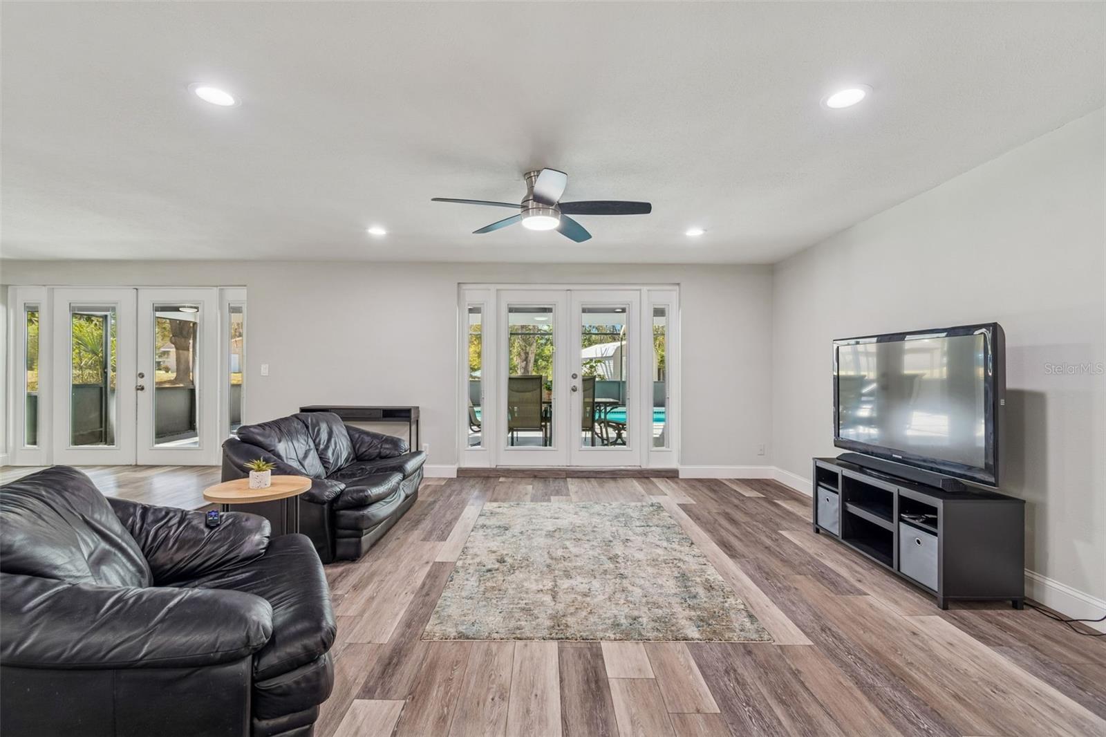 10909 Candy Ln Property Photo 5