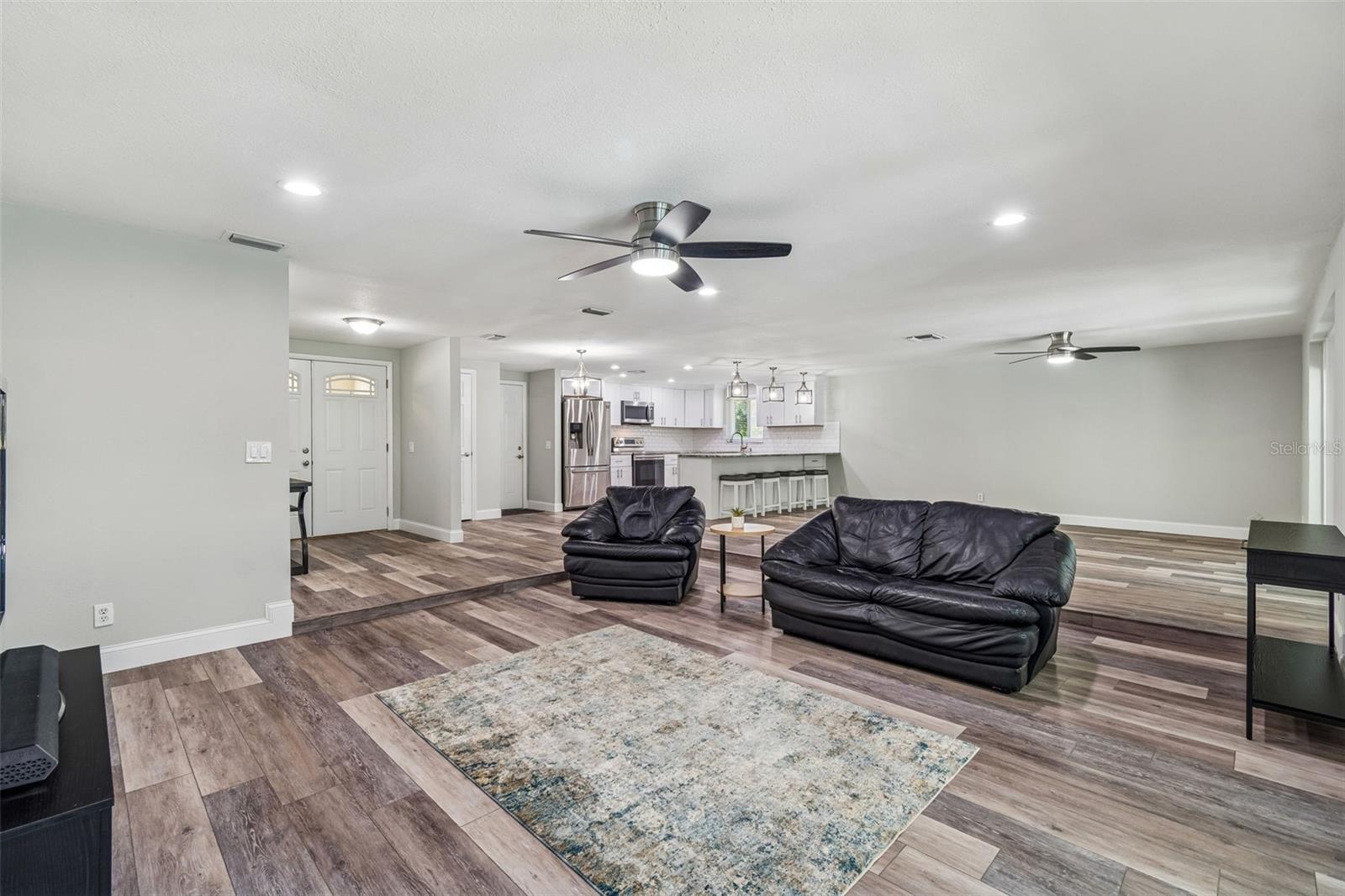 10909 Candy Ln Property Photo 6