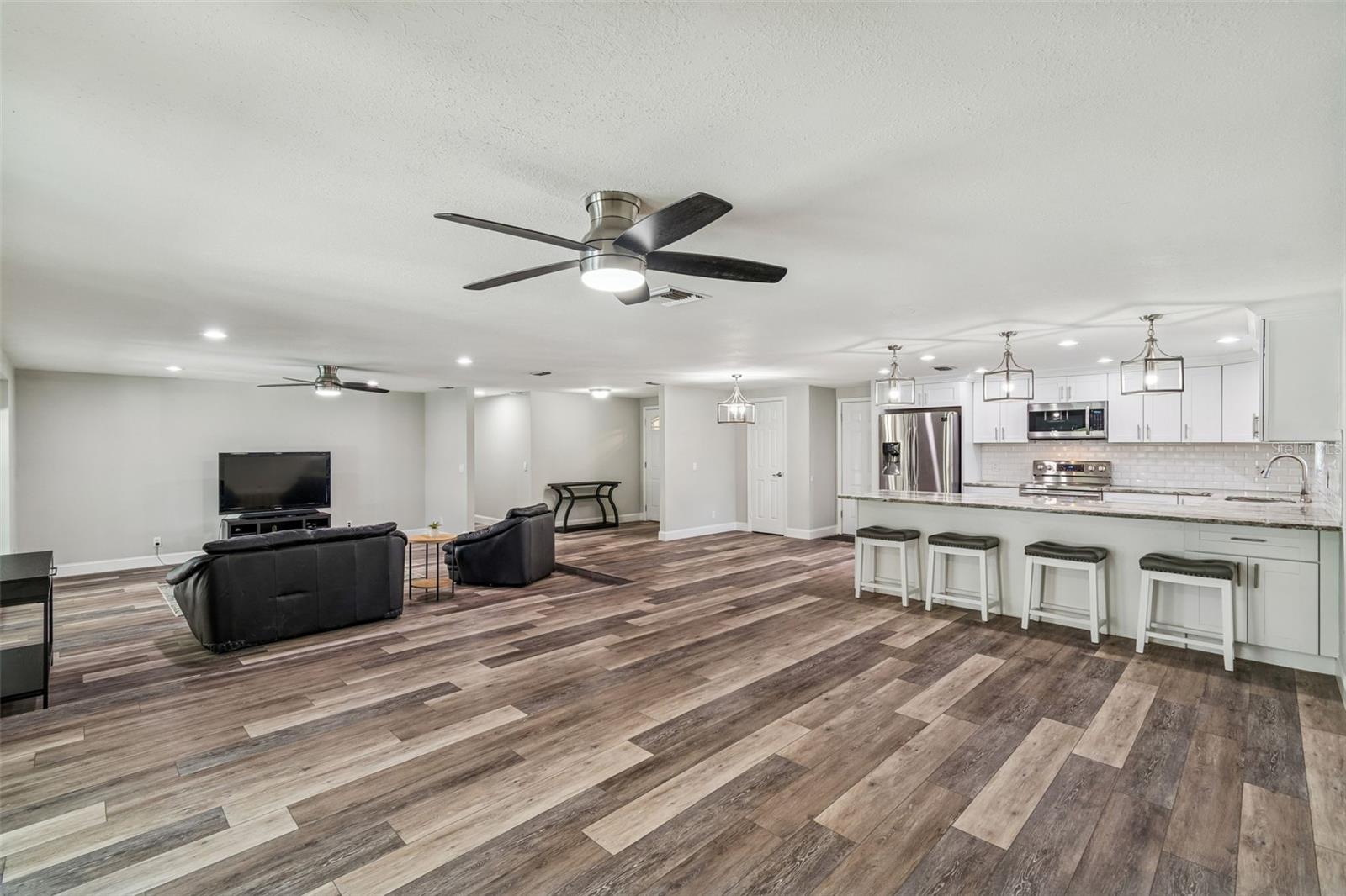 10909 Candy Ln Property Photo 16