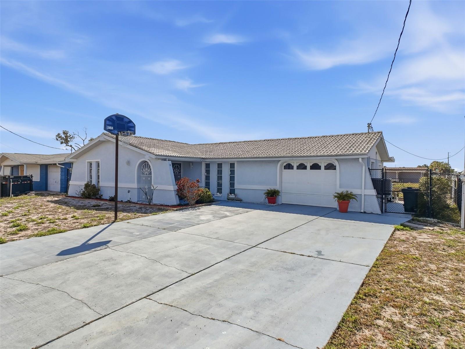 13701 VERONICA DR Property Photo 1
