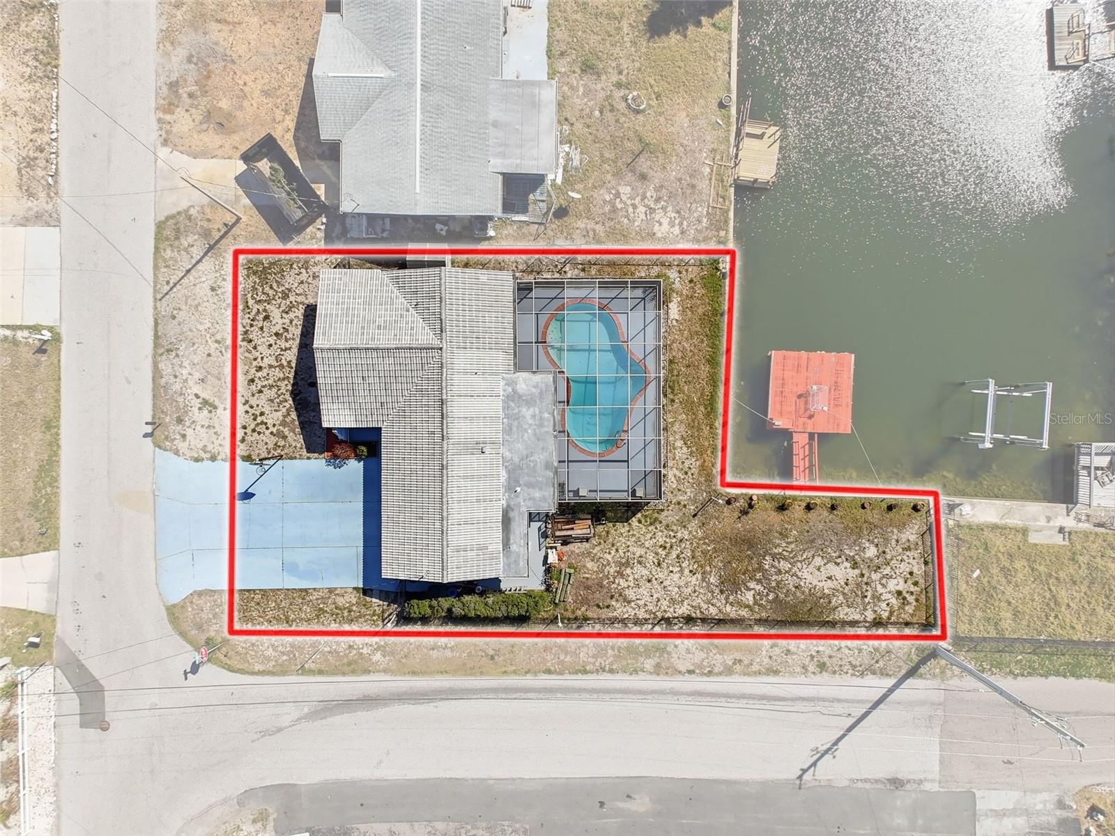 13701 Veronica Dr Property Photo 3