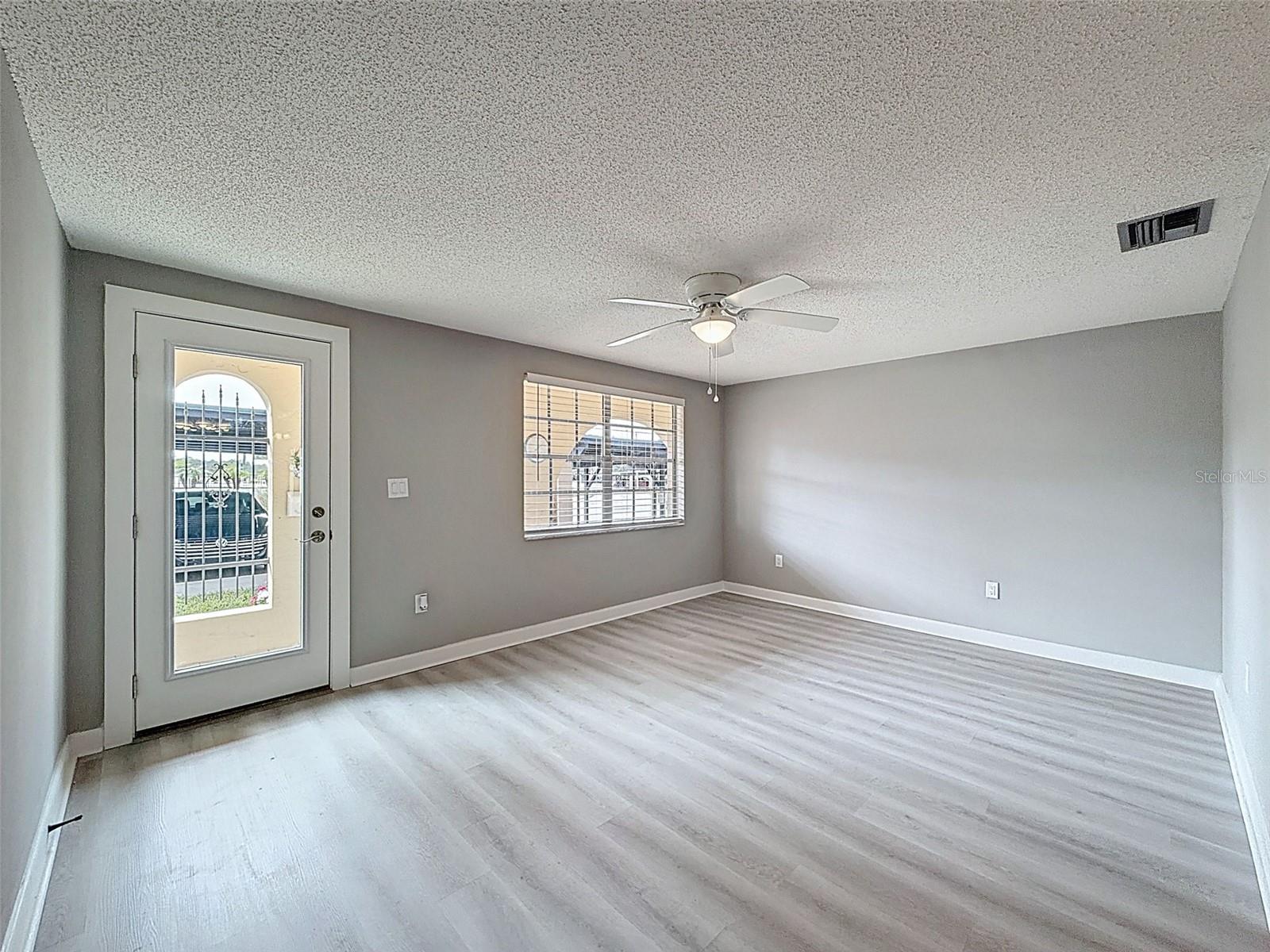 4233 Stratford Dr #d Property Photo 13