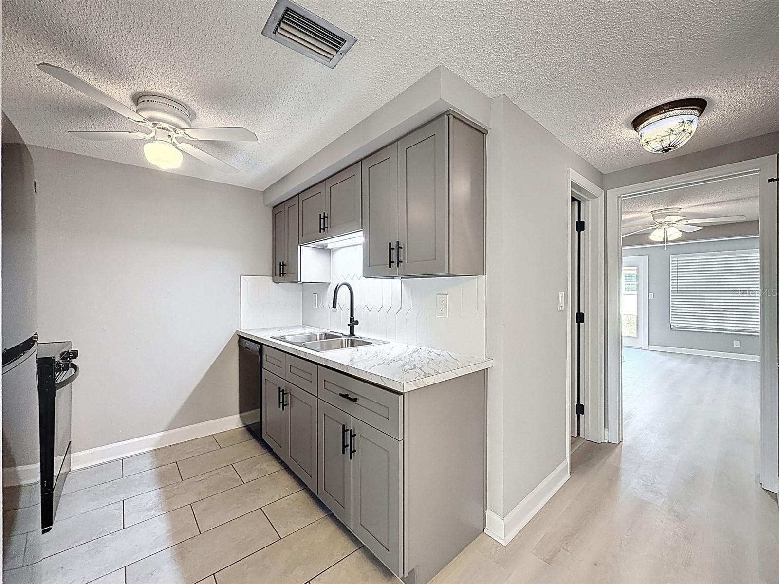 4233 Stratford Dr #d Property Photo 15