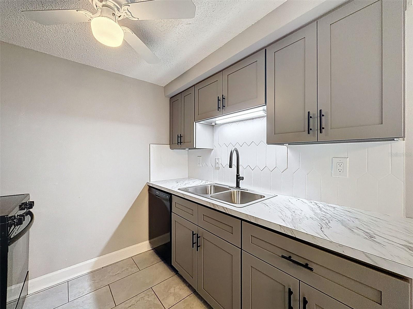 4233 Stratford Dr #d Property Photo 16