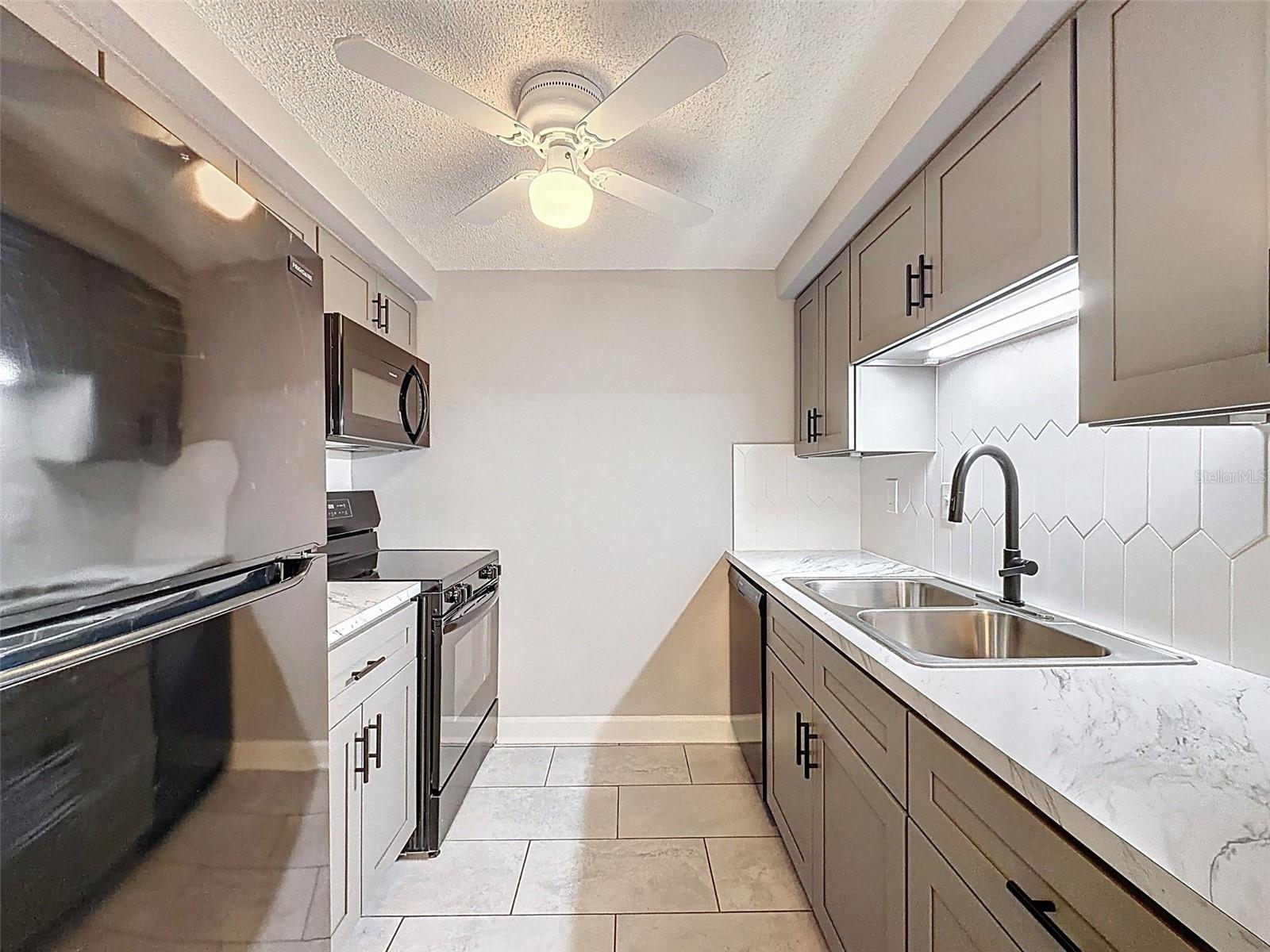 4233 Stratford Dr #d Property Photo 17