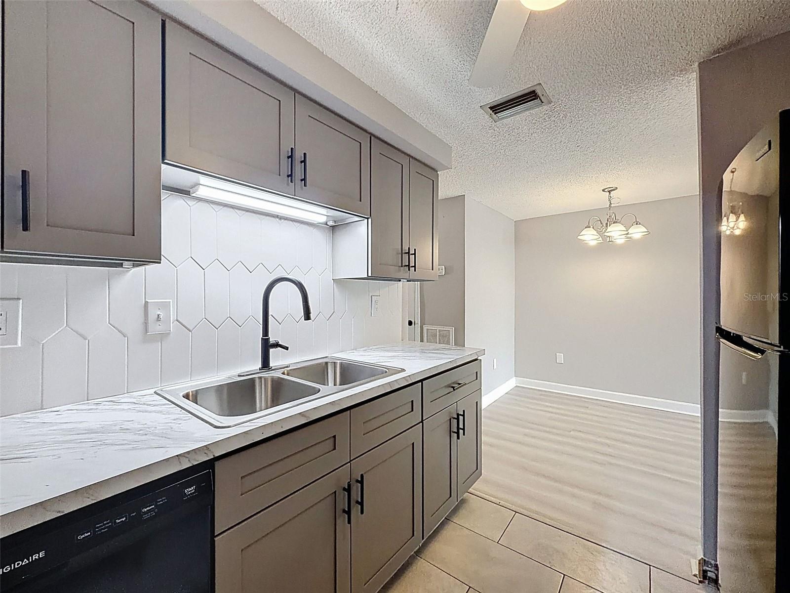 4233 Stratford Dr #d Property Photo 19